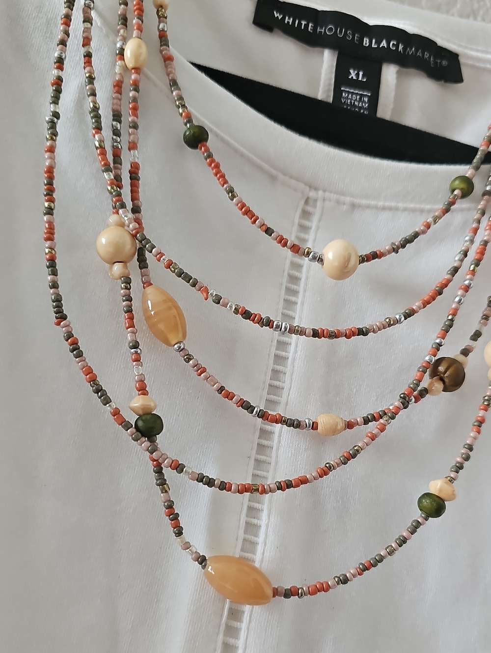 CHICO'S PREETY PEBLES NECKLACE